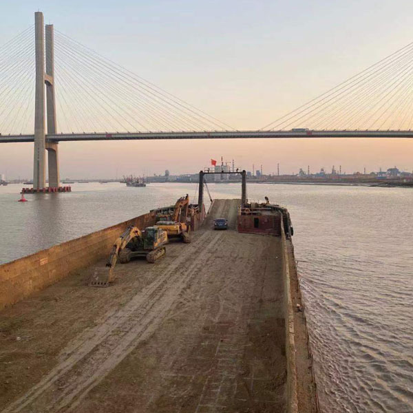 4350T SELF-PROPELLED DECK BARGE WITH RAMPDOOR