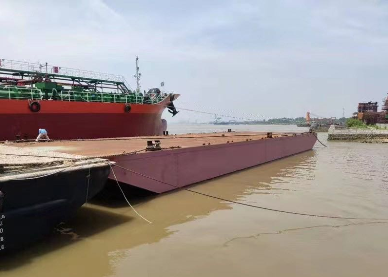 2524T NO-Self propelled deck barge